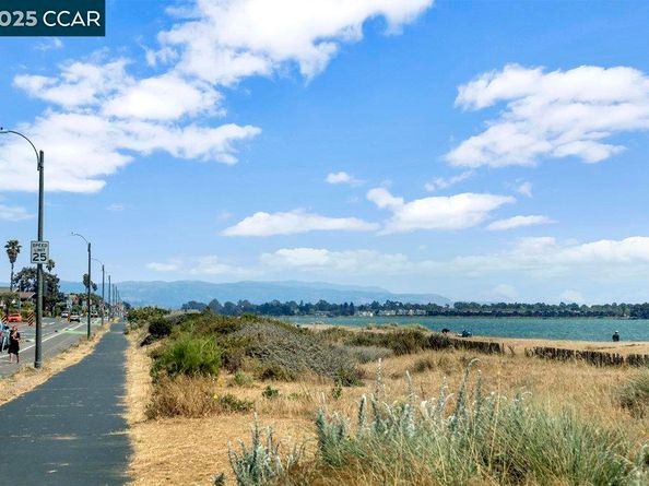 1613 Stanton St, Alameda CA 94501