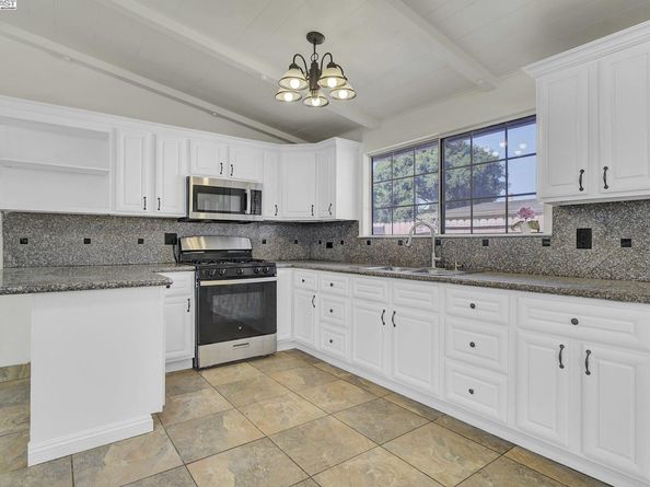 2675 Leeward St, Hayward CA 94545