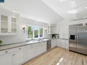 102 Hillcrest Dr, Orinda CA 94563