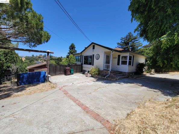 27030 Parkside Dr, Hayward CA 94542
