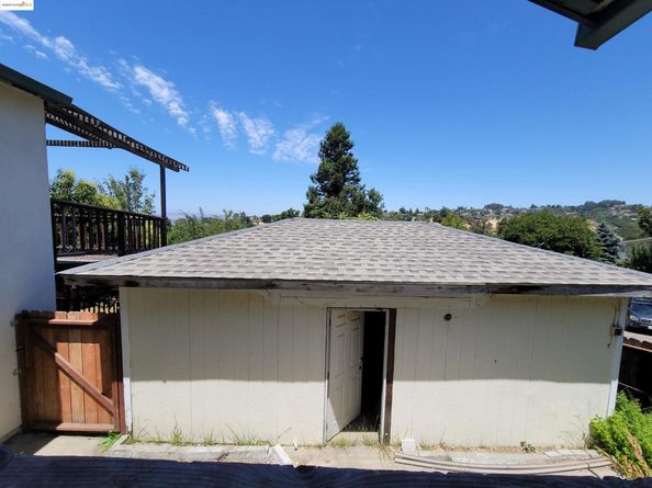 27030 Parkside Dr, Hayward CA 94542