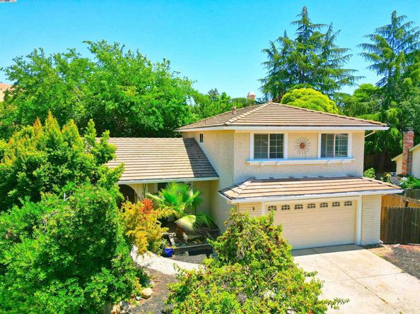 15 El Portal Ct, Clayton CA 94517
