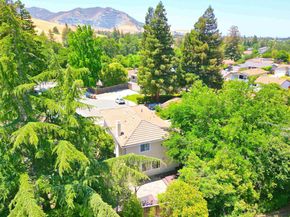 15 El Portal Ct, Clayton CA 94517