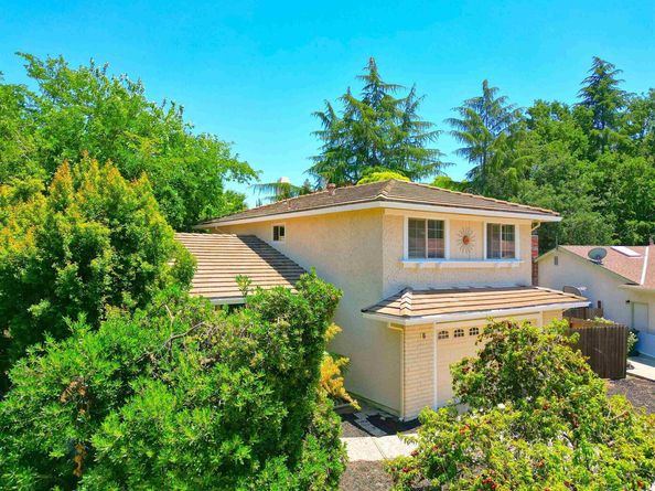 15 El Portal Ct, Clayton CA 94517