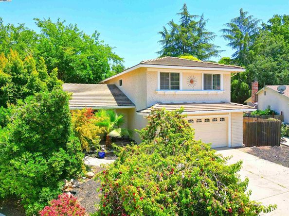 15 El Portal Ct, Clayton CA 94517