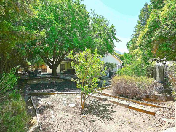 15 El Portal Ct, Clayton CA 94517