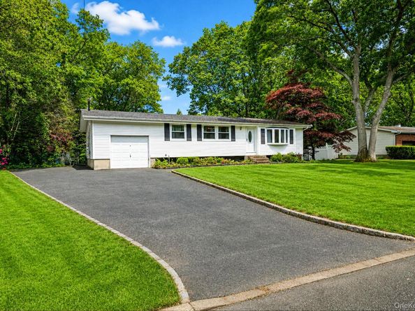 16 Lodge Lane, East Setauket NY 11733