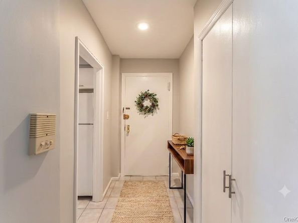 61 Maine Avenue D14, Rockville Centre NY 11570