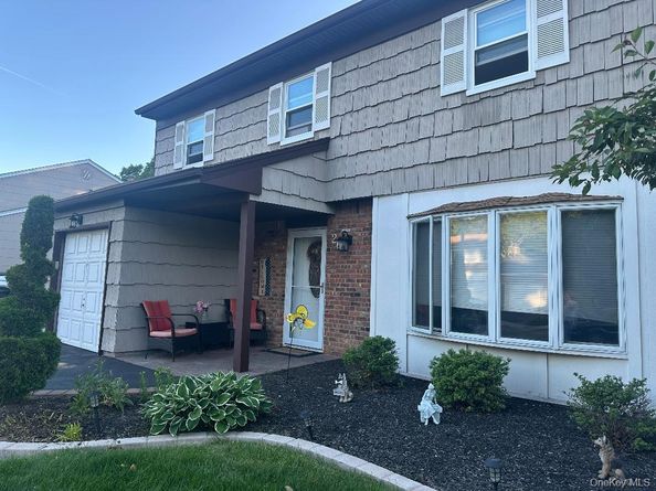 26 Fallen Leaf Road, Holbrook NY 11741