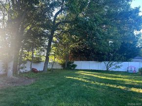 26 Fallen Leaf Road, Holbrook NY 11741
