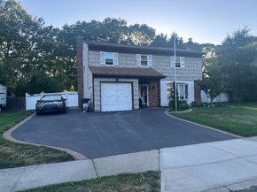 26 Fallen Leaf Road, Holbrook NY 11741