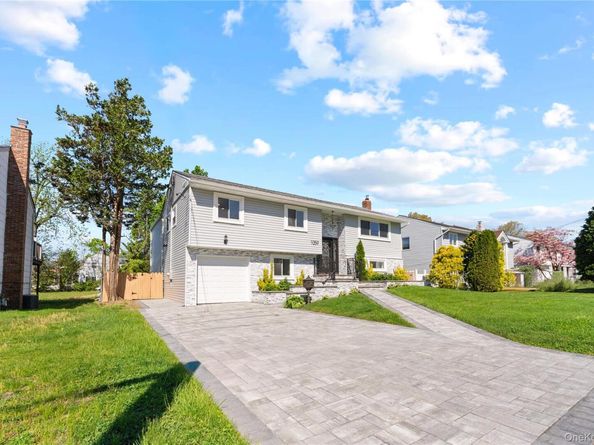 1059 Denton Avenue, Manhasset Hills NY 11040