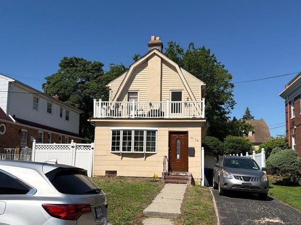 45-18 245th Street, Douglaston NY 11362
