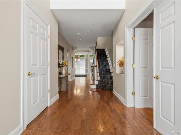 283 Altessa Boulevard, Melville NY 11747