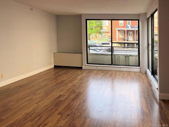 10 Cottage Place 2E, White Plains NY 10601