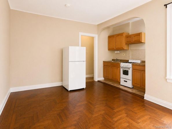 700 Oakland Place 5B, Bronx NY 10457