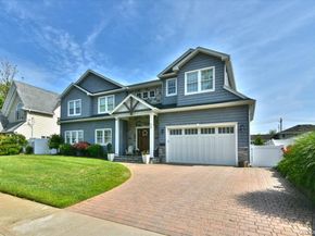 28 Red Oak Place, Massapequa NY 11758