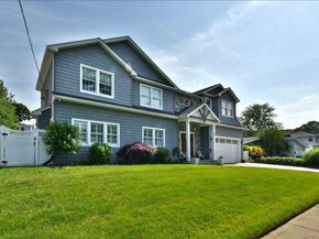 28 Red Oak Place, Massapequa NY 11758
