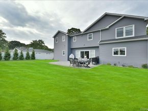 28 Red Oak Place, Massapequa NY 11758