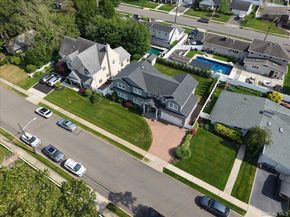 28 Red Oak Place, Massapequa NY 11758