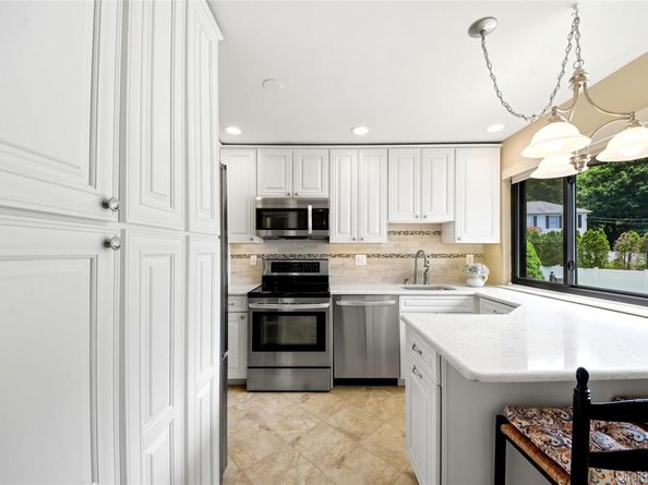 11 Rockhagen Road, Thornwood NY 10594