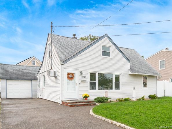 2230 Beech Street, Wantagh NY 11793
