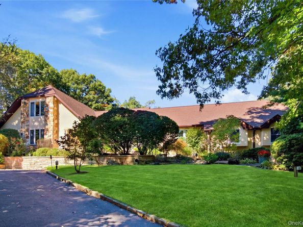 14 Sherwood Gate, Oyster Bay NY 11771