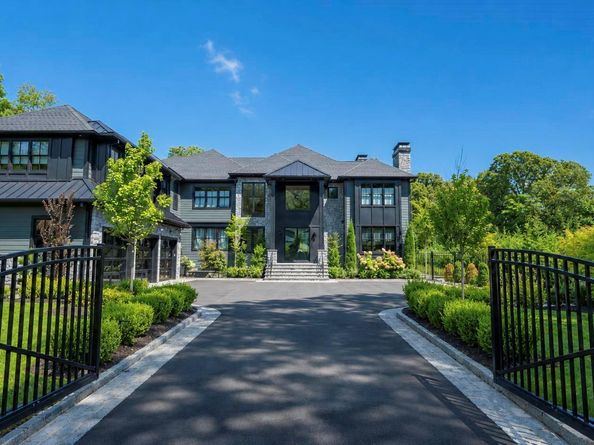 13 Sleepy Hollow Lane, Dix Hills NY 11746