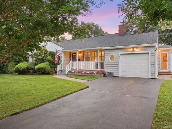 2 Baltic Place, Amity Harbor NY 11701