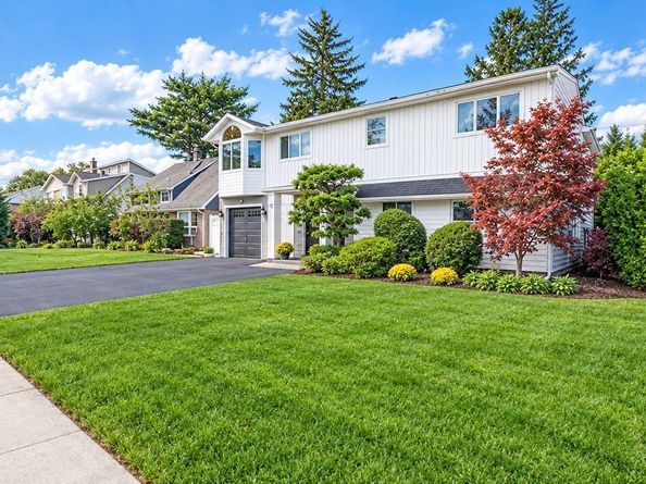 15 Coachman Lane, Levittown NY 11756