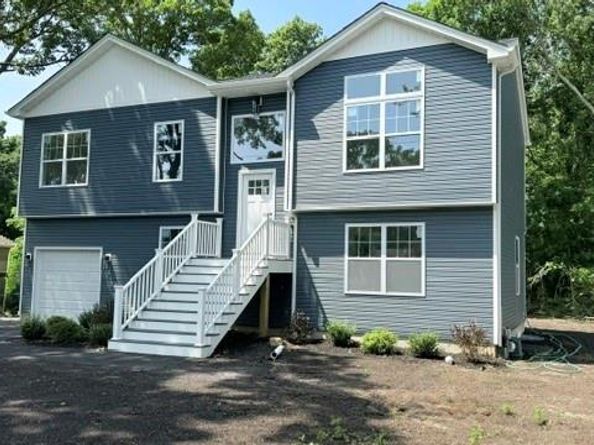 964 Sipp Avenue, Medford NY 11763