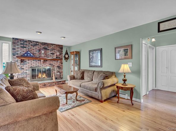 150 Shenandoah Boulevard N, Nesconset NY 11767