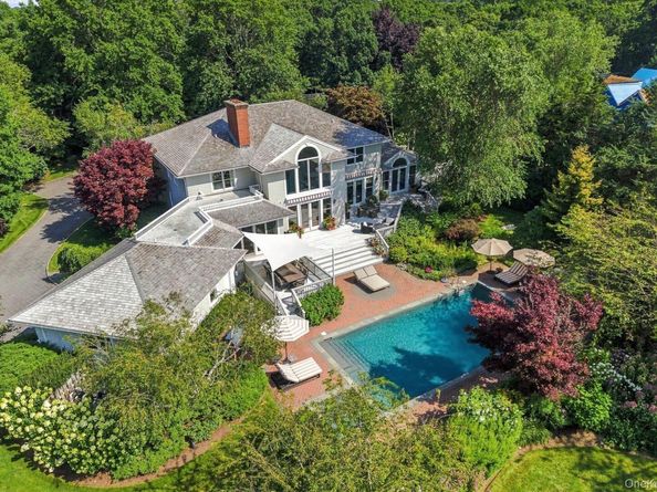 27 Cedar Lane, Remsenburg NY 11960