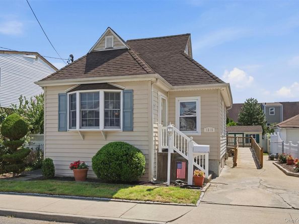 1315 Scimitar Avenue, Elmont NY 11003