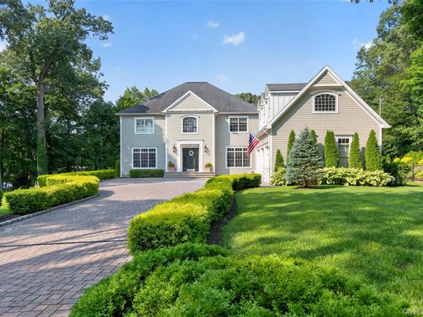 15 Thorman Lane, Huntington NY 11743