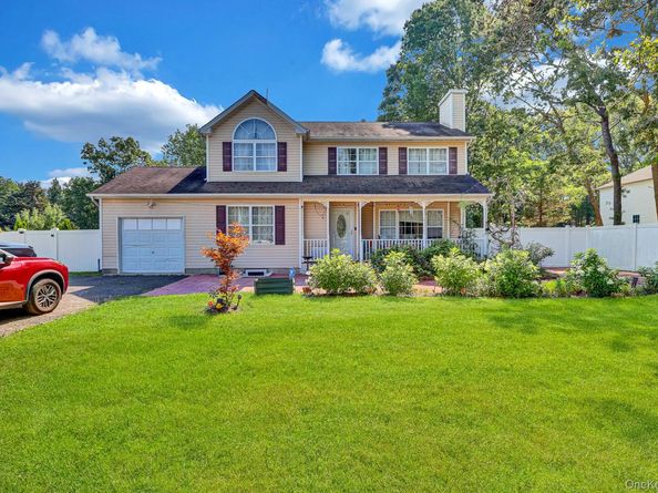 6 13th Street, Selden NY 11784