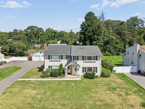 17 Parr Drive, Ronkonkoma NY 11779