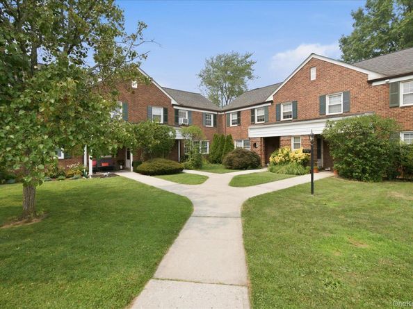 117 Robins Road 117, New Rochelle NY 10801