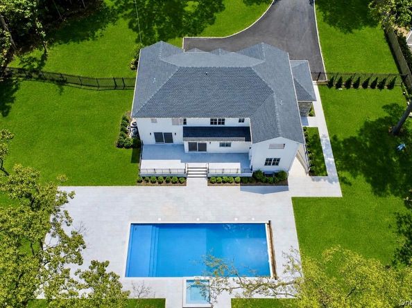 32 Pine Road, Syosset NY 11791
