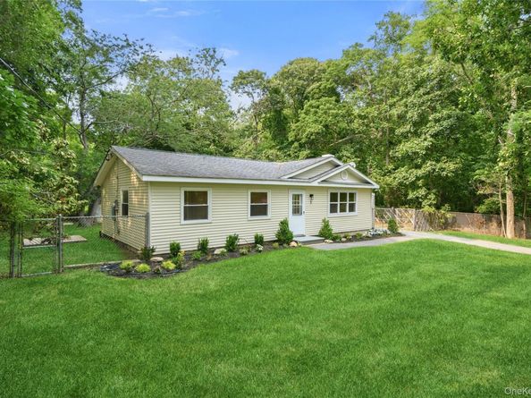 3 Aspen Road, Mastic Beach NY 11951