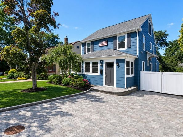 182 School Street, Oyster Bay NY 11771