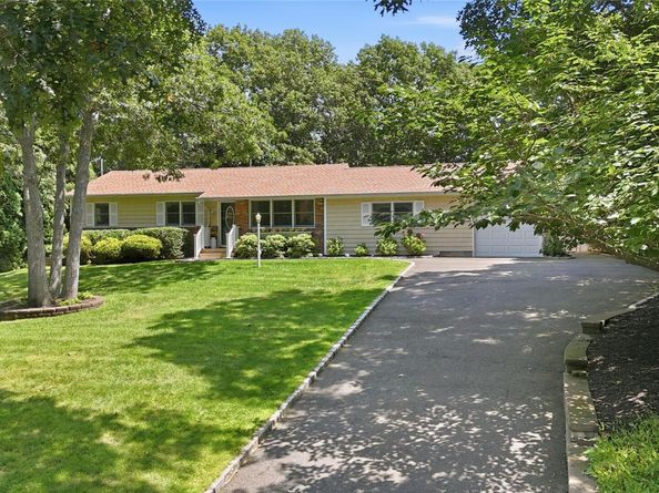 5 Columbine Avenue, Hampton Bays NY 11946