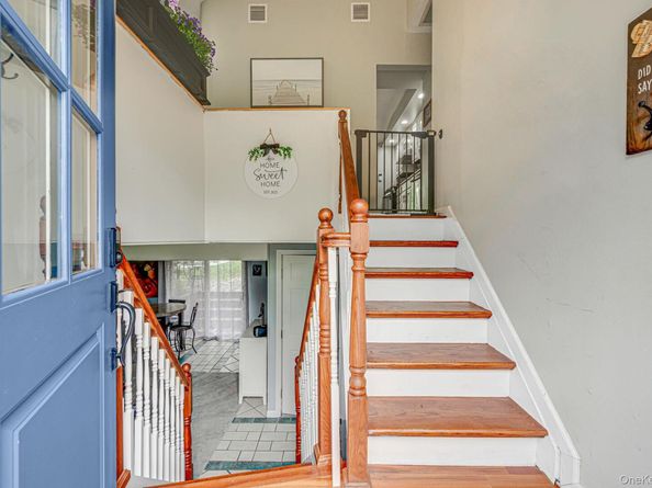6 Mayflower Lane, East Setauket NY 11733