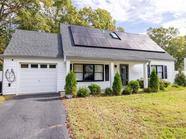 19 Sun Valley Drive, Coram NY 11727