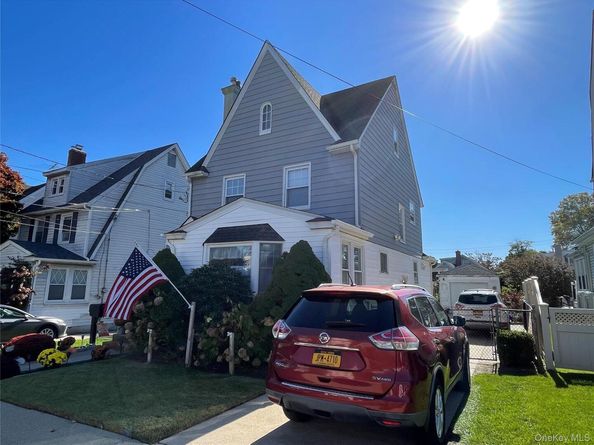 882 Jayne Place, Baldwin NY 11510
