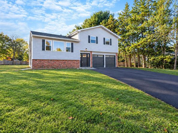 10 Starling Court, Coram NY 11727