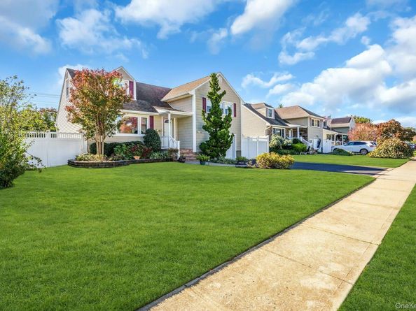 3906 Ralph Street, Seaford NY 11783