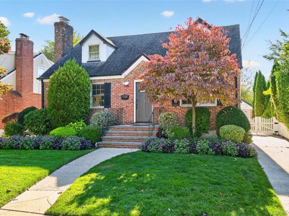 22 Dallas Avenue, New Hyde Park NY 11040