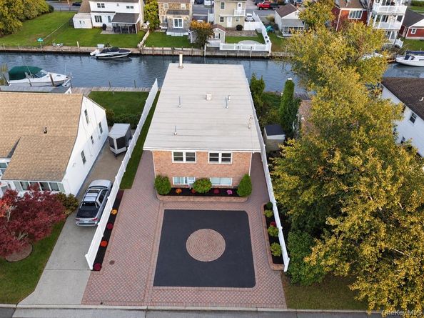 367 West Drive, Copiague NY 11726