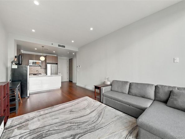 27-17 42nd Road 21D, Long Island City NY 11101